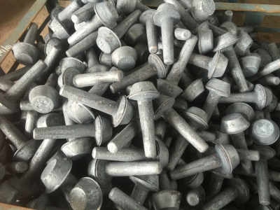 鍛件尺寸差異大，優(yōu)選力量范圍廣的壓力機(jī)