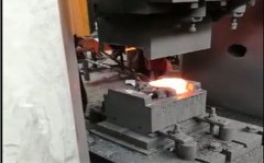 伺服電動(dòng)螺旋壓力機(jī)是如何做到安全又高效的運(yùn)行？